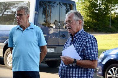 Horst Winkel (rechts) und Thomas Müller berichten über zukünftige Projekte der AG Wandern